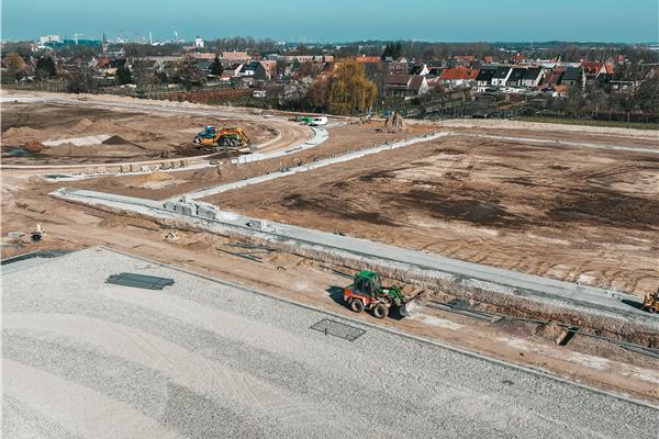 Aménagement parc sportif Molenkouter avec piste d'athlétisme, 5 terrains de sport en gazon naturel et synthétique et abords - Sportinfrabouw NV